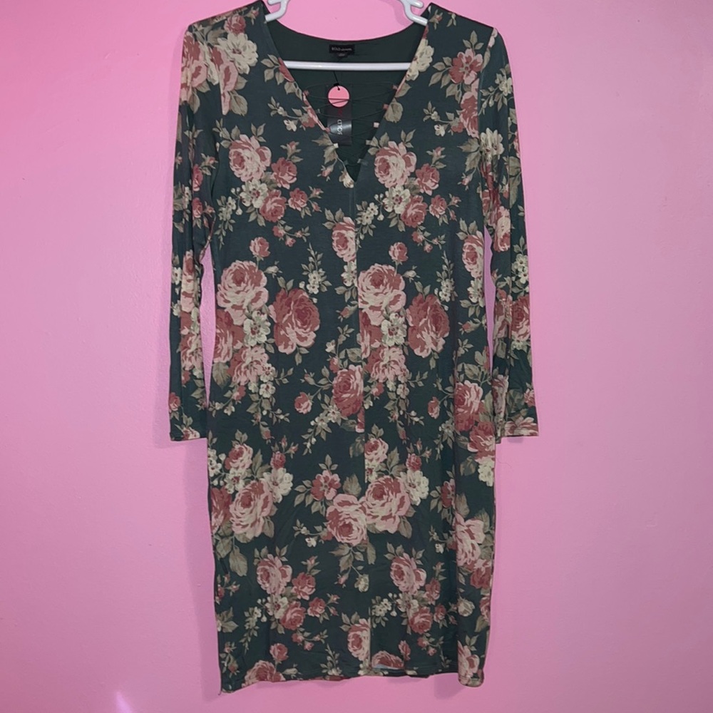 New Bold Elements, long sleeve, V-neck green and pink floral dress. Size XL